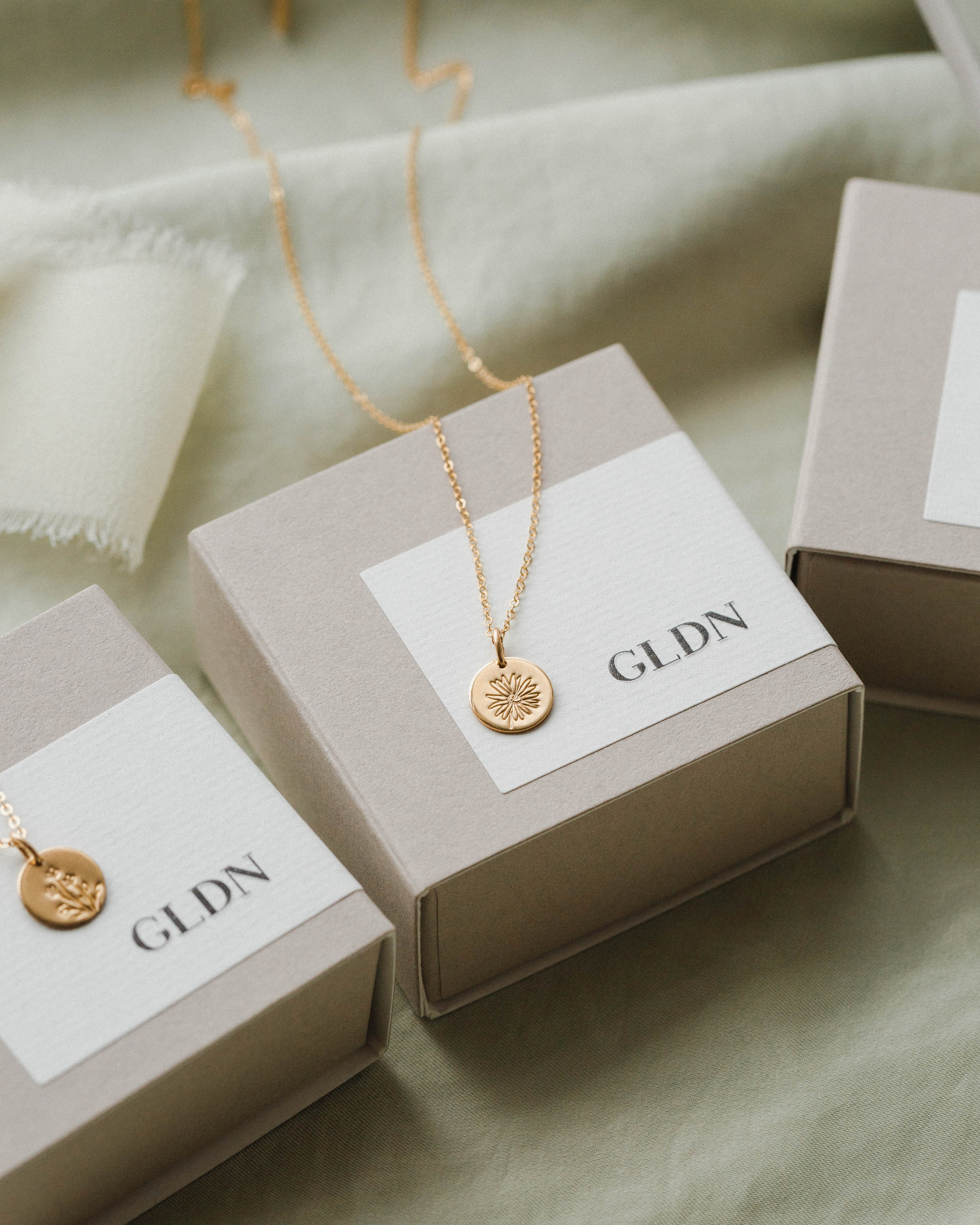 Bridesmaid Flora Necklace Set - Image 4