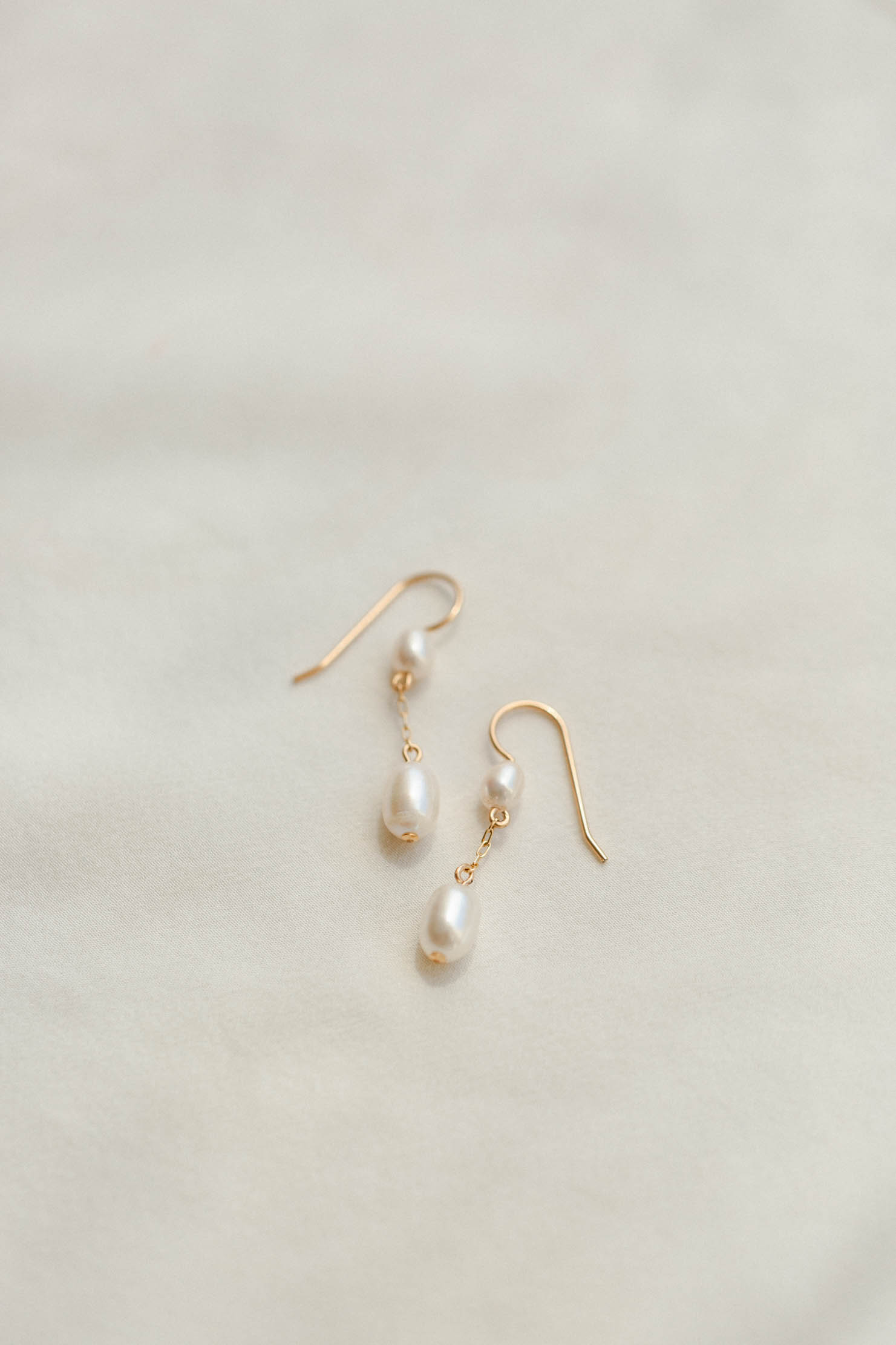 Deux Pearl Drop Earrings - Image 4