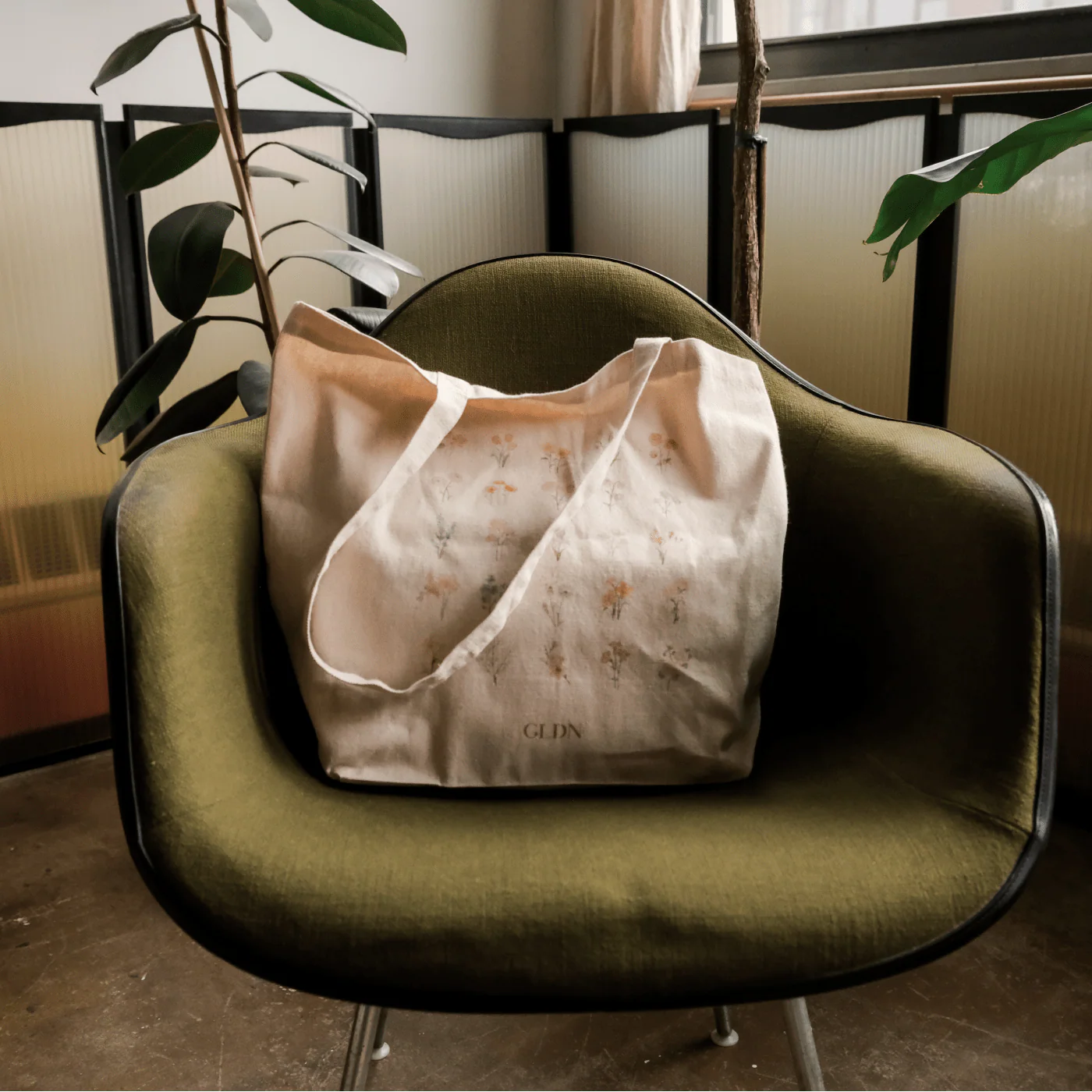 Signature GLDN Tote Bag - Image 4